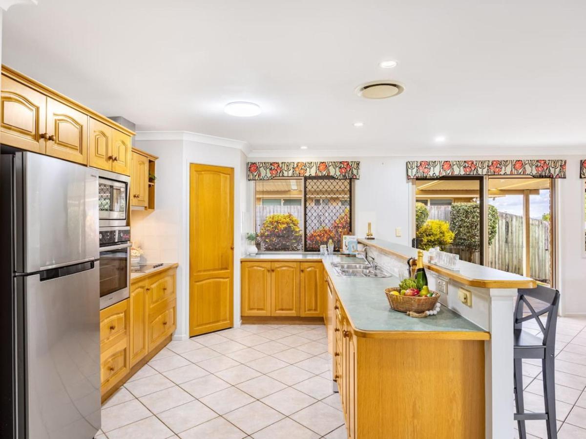 Carindale Family Home/close To Westfield & Highway Holiday home *