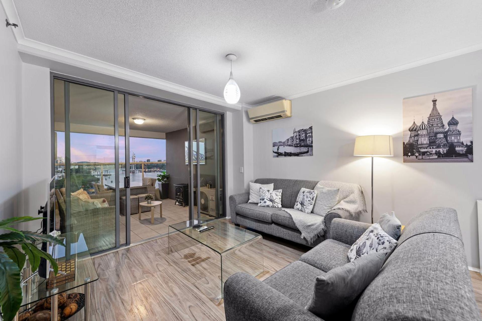 Spectacular Riverside Apartment