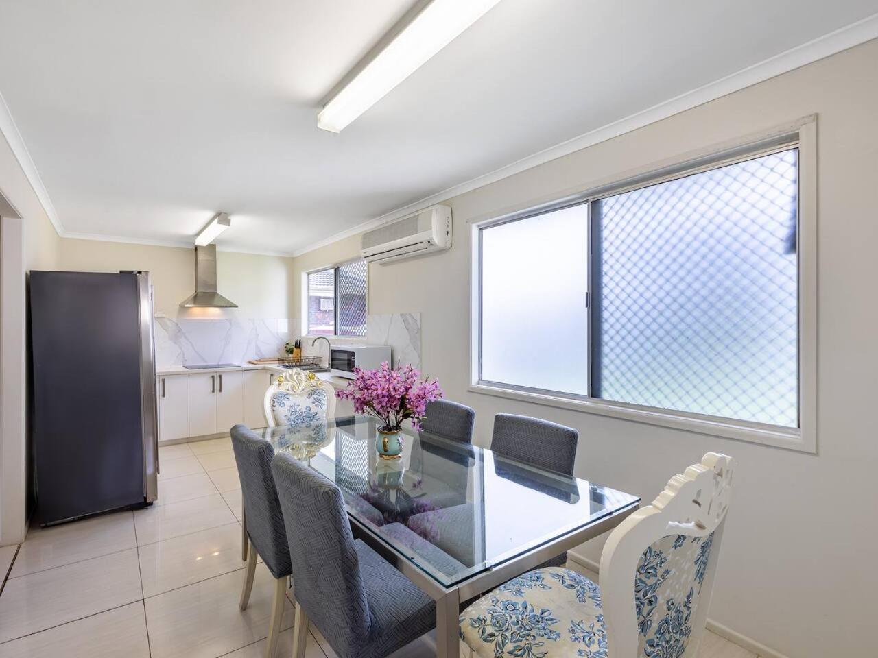 5 Mins To Mall Convenient 4br At Sunnybank Holiday home *