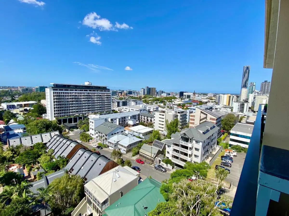 The Summit - Spacious 9th Floor