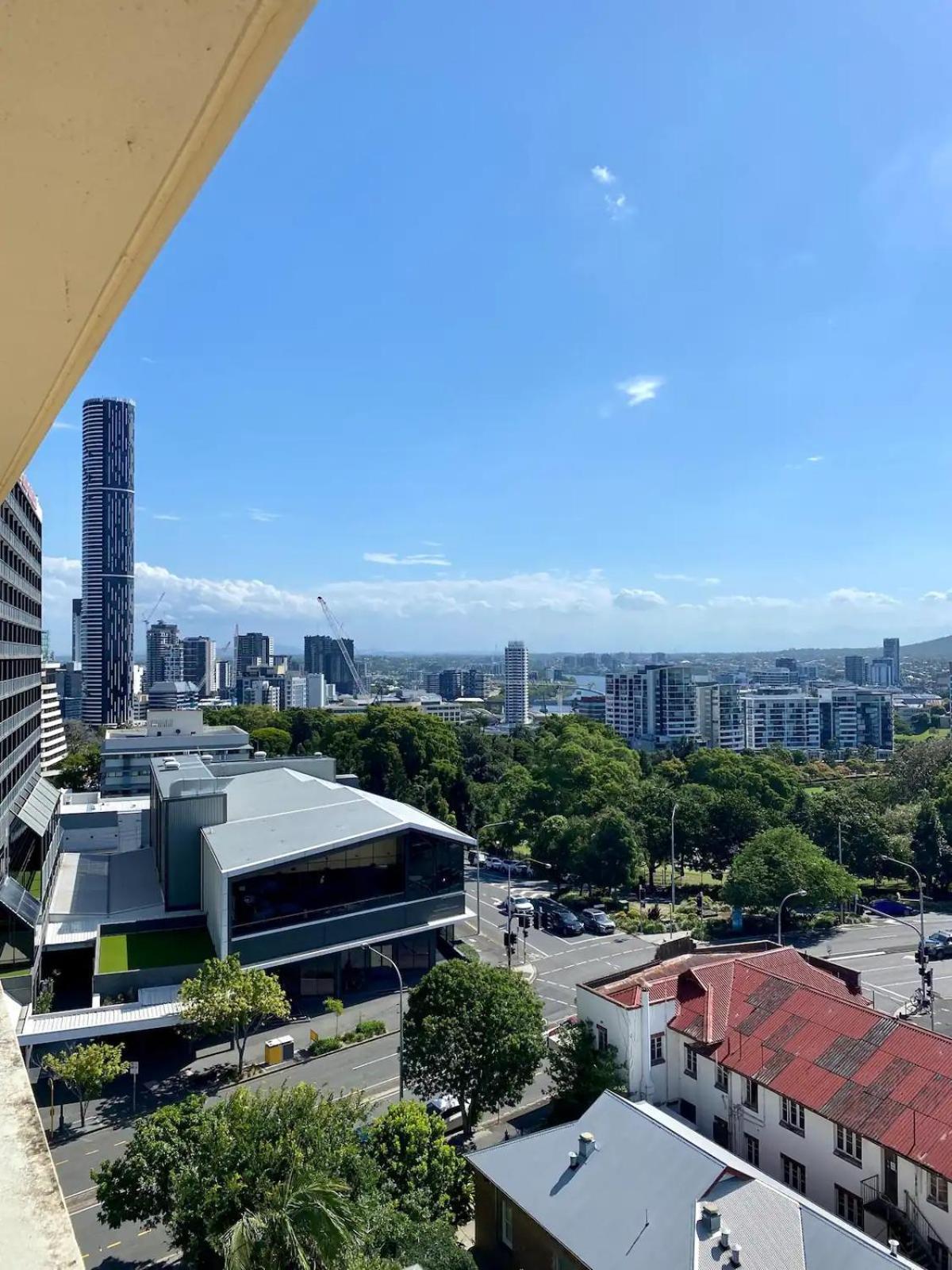 The Summit - Spacious 9th Floor