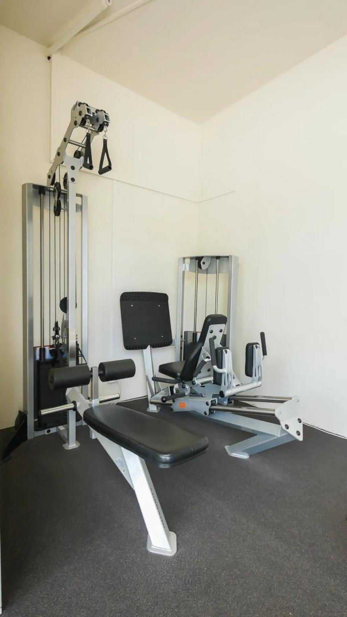 The Summit - Spacious 9th Floor Apartment *