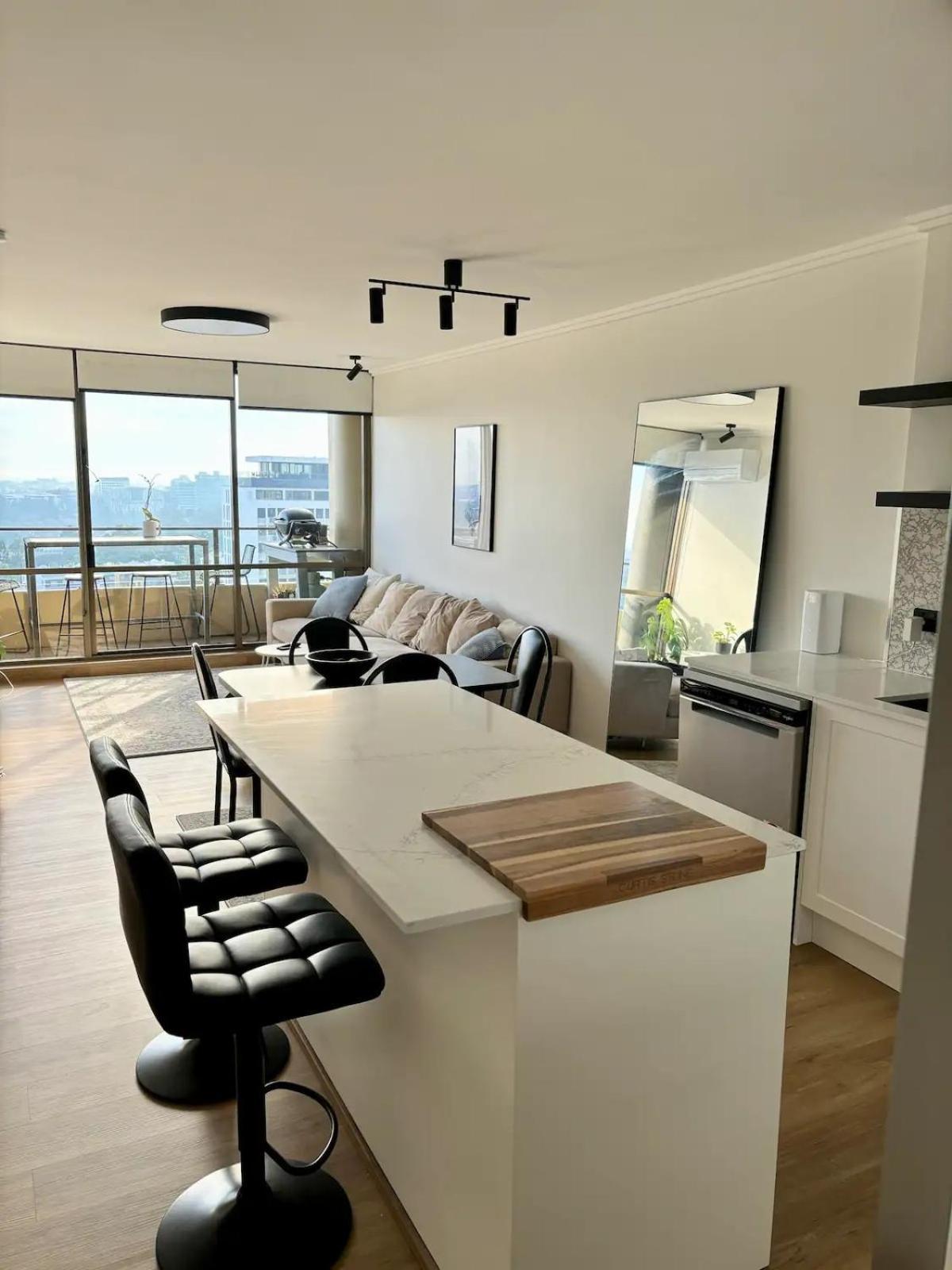 The Summit - Spacious 9th Floor * Brisbane