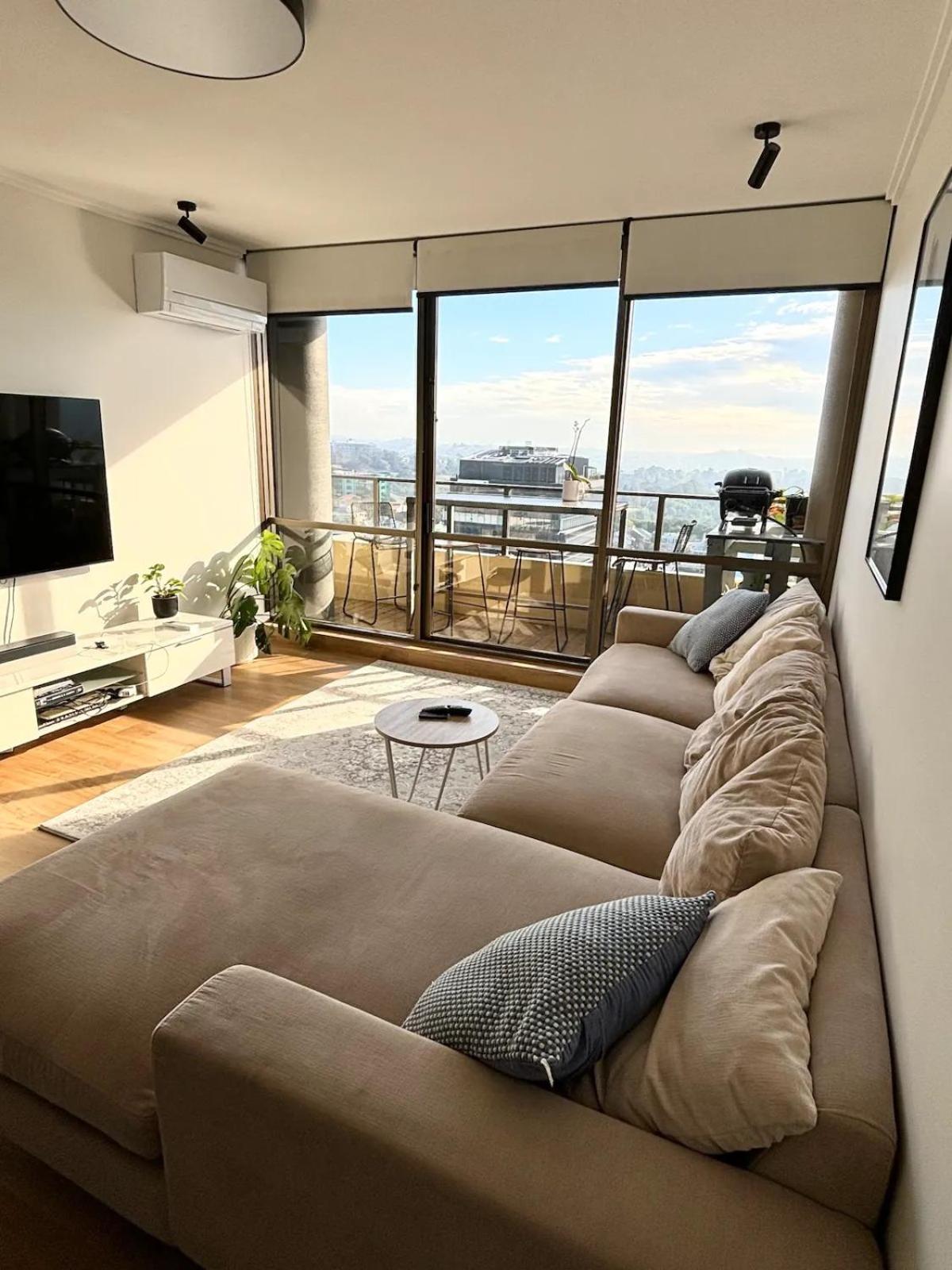 The Summit - Spacious 9th Floor Apartment