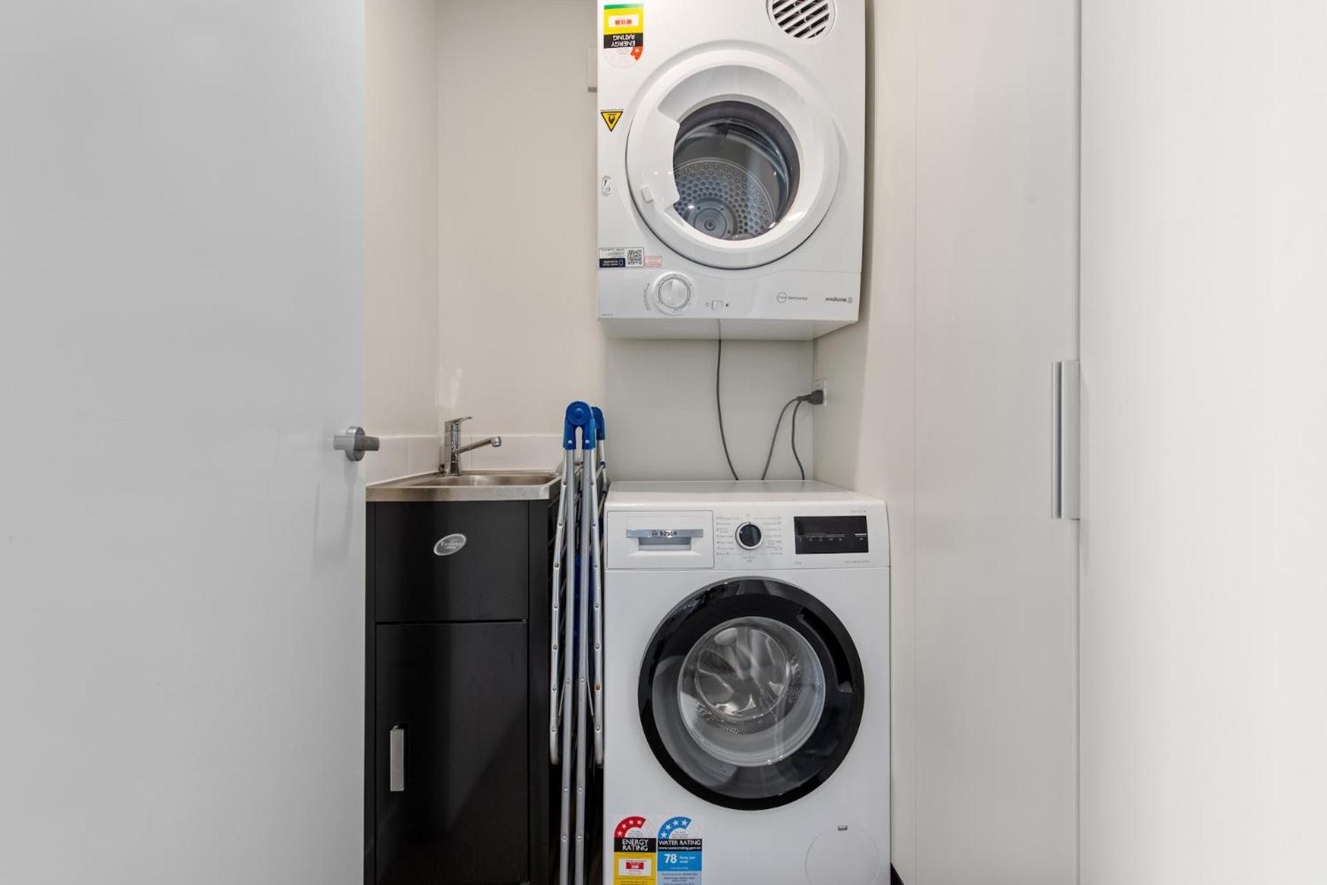 Captivating Convenience 1bed 1bath 1car Views Apartment Brisbane
