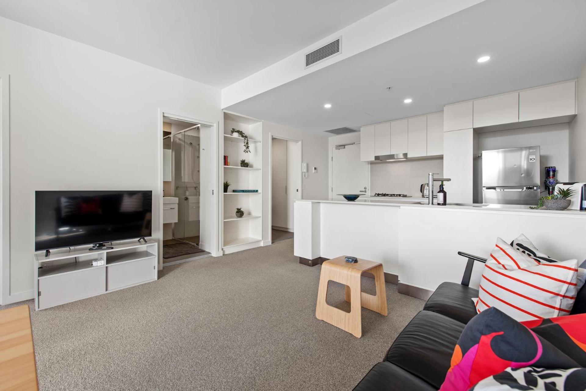 Captivating Convenience 1bed 1bath 1car Views *