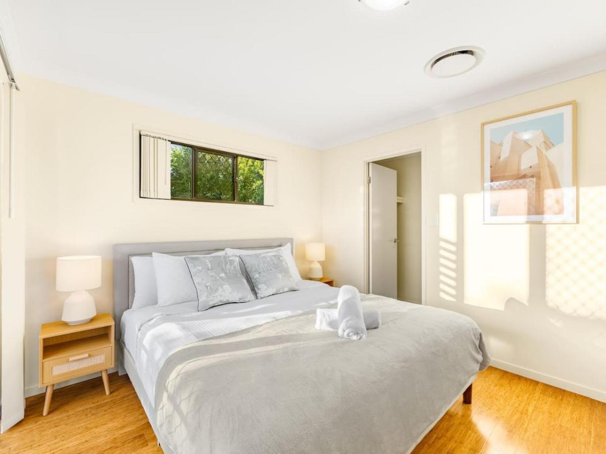 3bd Townhouse Close To Shops, Transport With Carpark Holiday home Brisbane