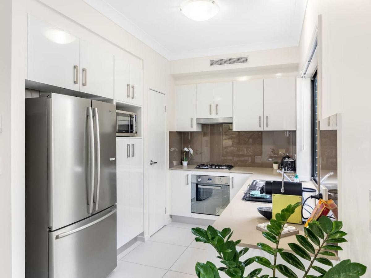 3bd Townhouse Close To Shops, Transport With Carpark * Brisbane