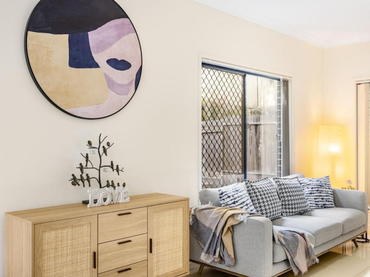 3bd Townhouse Close To Shops, Transport With Carpark Brisbane