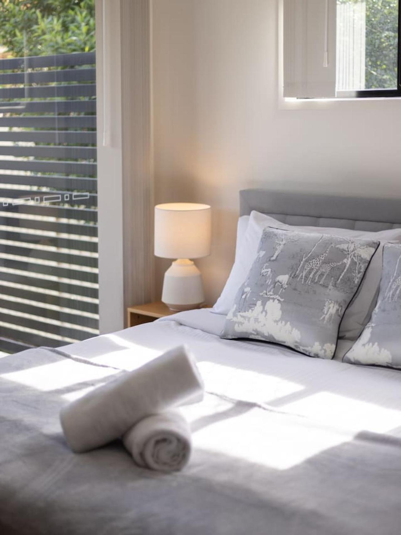 Holiday home 3bd Townhouse Close To Shops, Transport With Carpark