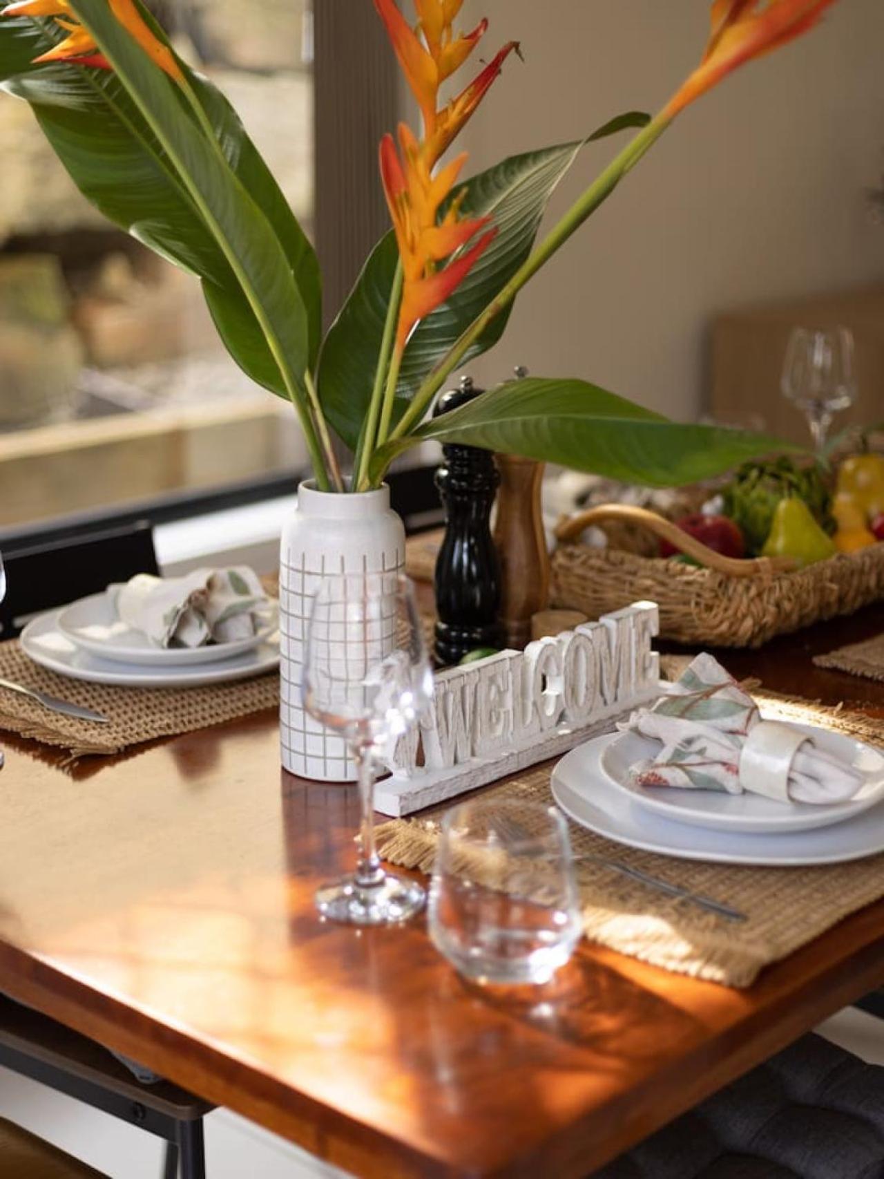 Holiday home 3bd Townhouse Close To Shops, Transport With Carpark