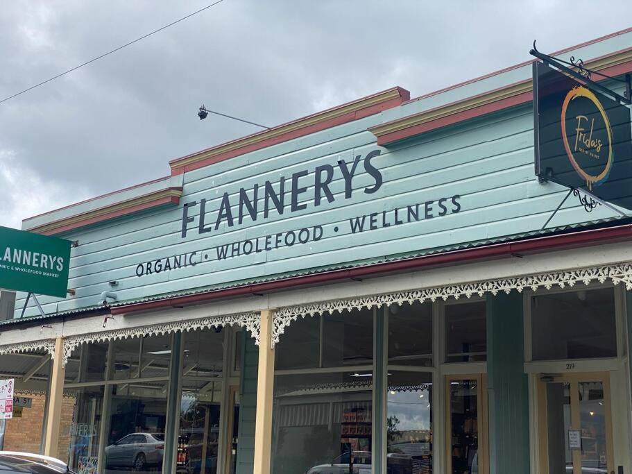 Angie's Place Apartment *