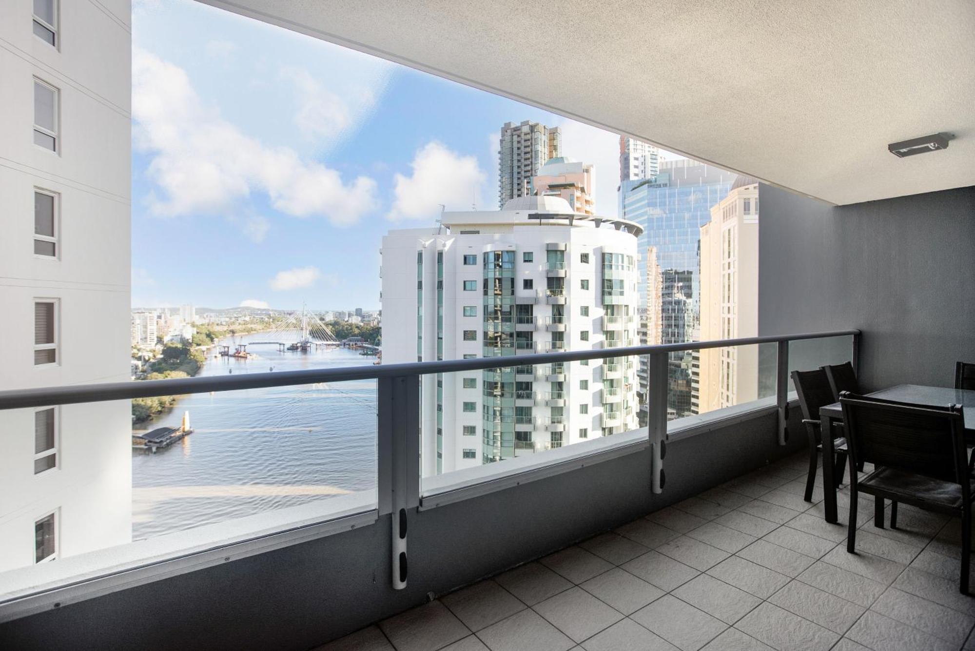 Flexible Inner With Wifi Apartment
