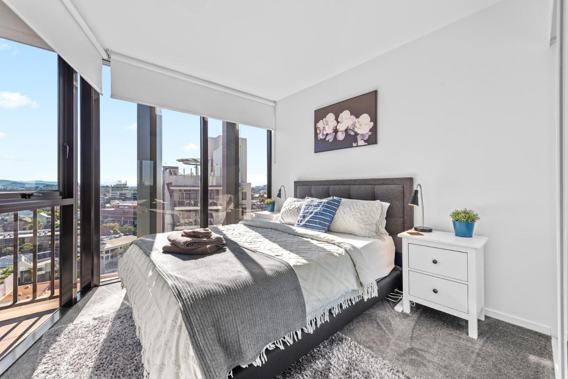 Living! 1bed/1bath/1car/pool Apartment *