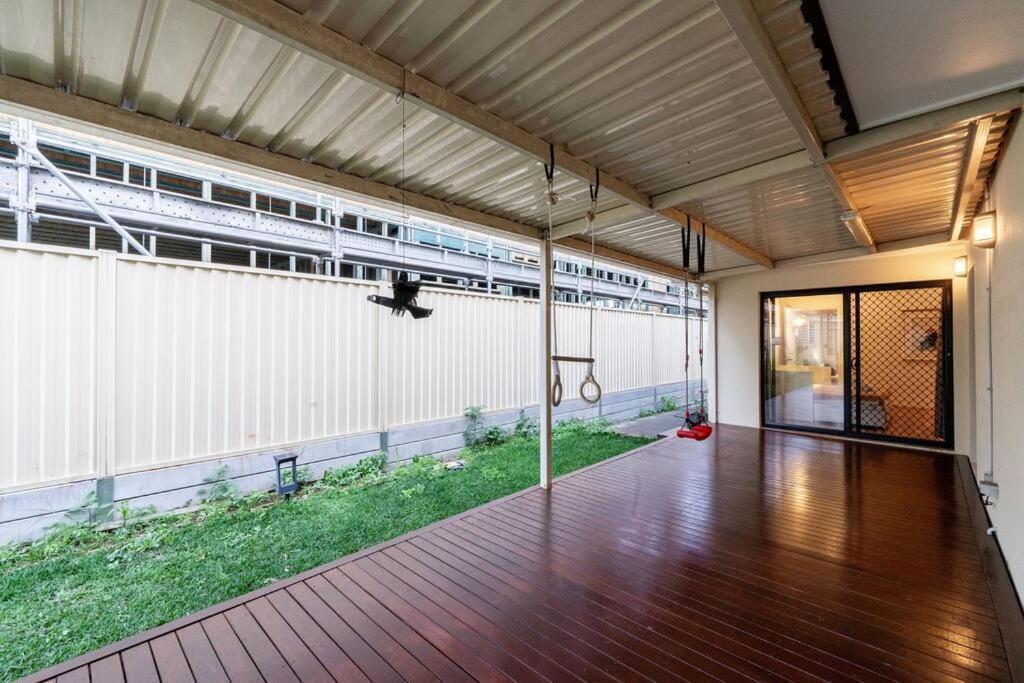 Spacious 5br 3ba W Parking And Yard In Sunnybank M11