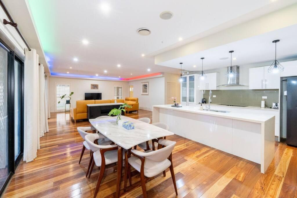 Spacious 5br 3ba W Parking And Yard In Sunnybank M11