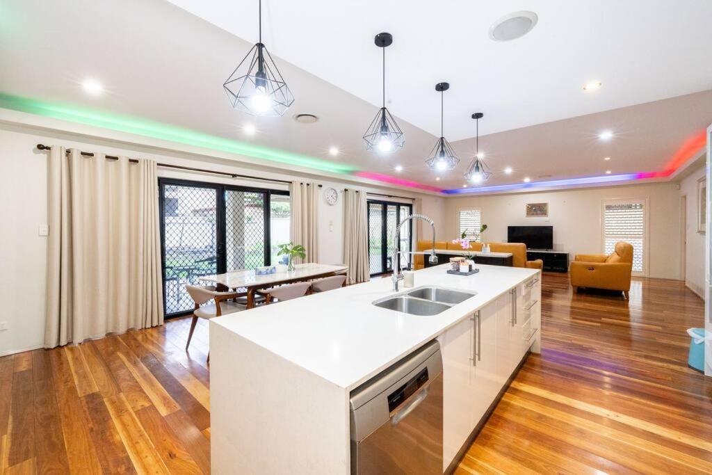 Spacious 5br 3ba W Parking And Yard In Sunnybank M11 Brisbane