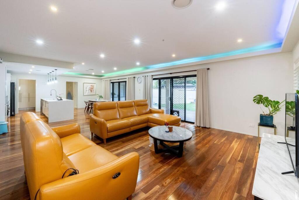 Spacious 5br 3ba W Parking And Yard In Sunnybank M11