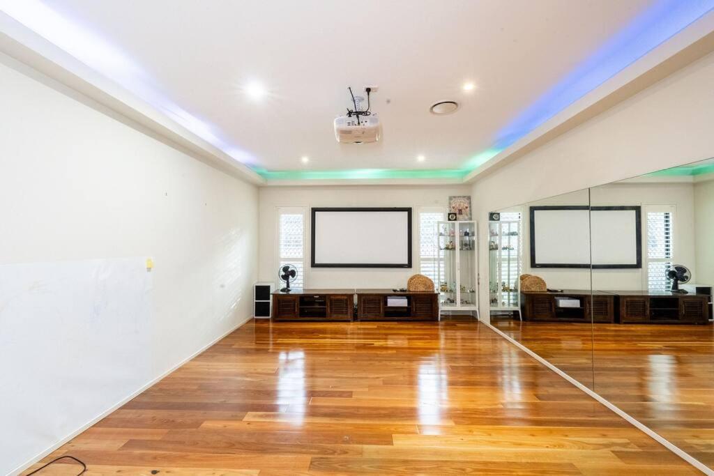 Apartment Spacious 5br 3ba W Parking And Yard In Sunnybank - S4 Brisbane