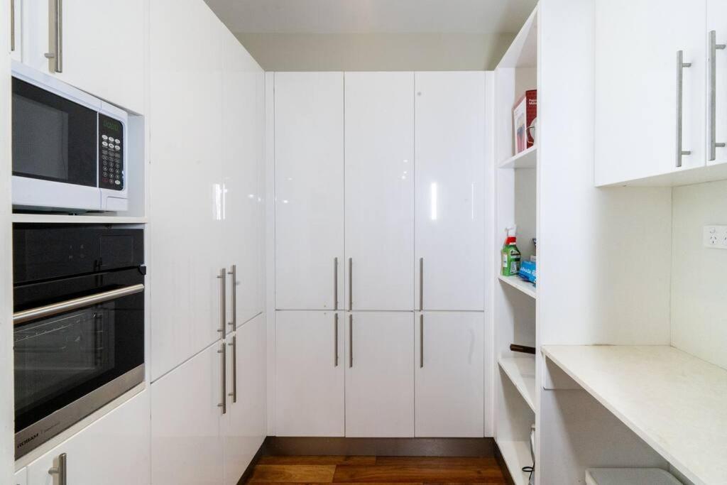 Spacious 5br 3ba W Parking And Yard In Sunnybank - S4 *