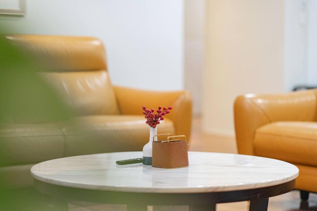 Apartment Spacious 5br 3ba W Parking And Yard In Sunnybank - S4 *