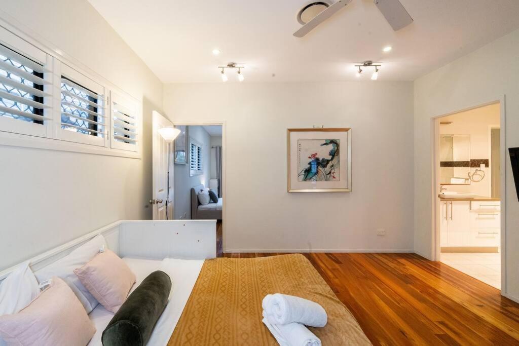 Spacious 5br 3ba W Parking And Yard In Sunnybank - S4 Apartment *