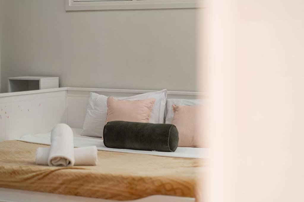 Spacious 5br 3ba W Parking And Yard In Sunnybank M11 Apartment *