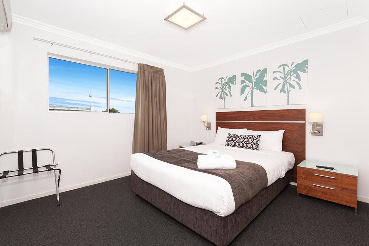 Chino 4* Brisbane