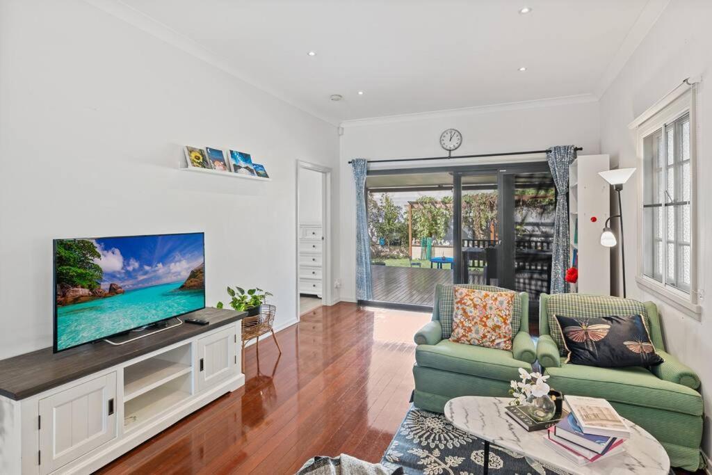 Holiday home Artistic Queenslander With Park Views - 5 Bedroom - Sleep 10 Brisbane