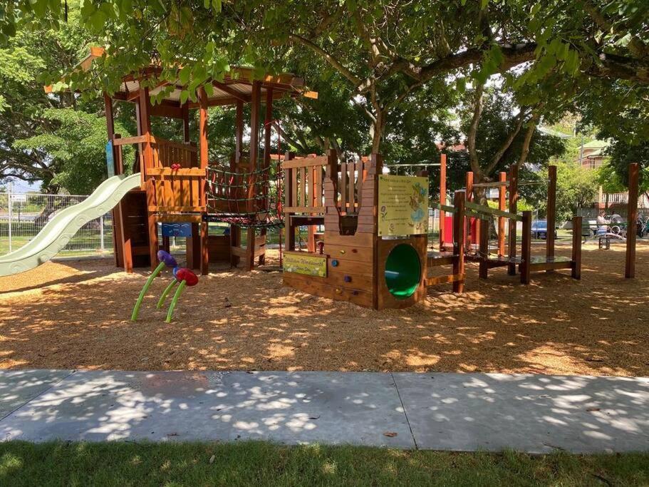 Holiday home Artistic Queenslander With Park Views - 5 Bedroom - Sleep 10