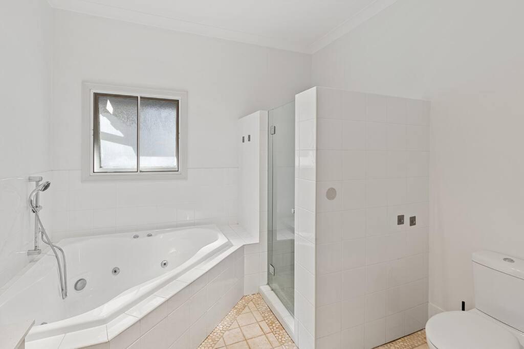 Artistic Queenslander With Park Views - 5 Bedroom - Sleep 10 Brisbane