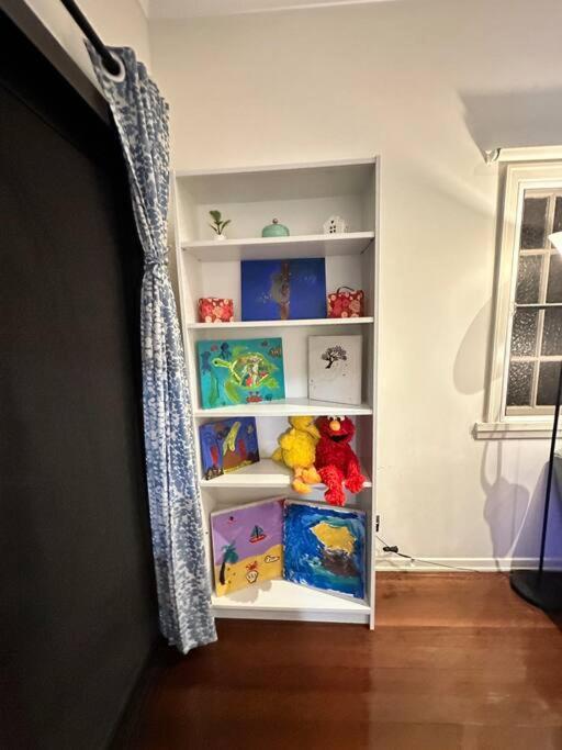 Artistic Queenslander With Park Views - 5 Bedroom - Sleep 10