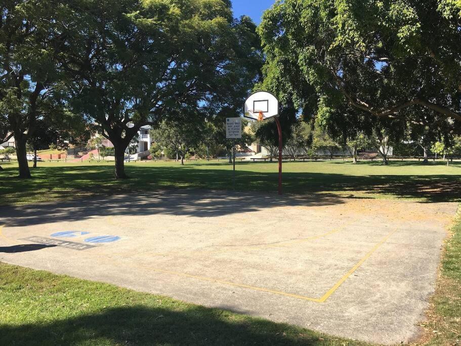 Artistic Queenslander With Park Views - 5 Bedroom - Sleep 10 * Brisbane