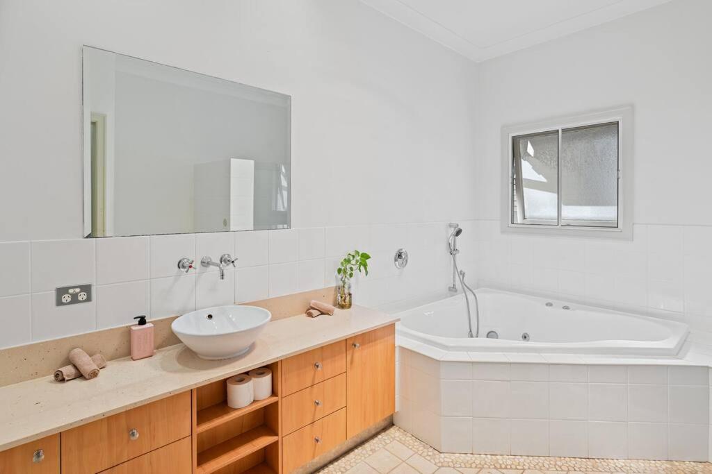 Holiday home Artistic Queenslander With Park Views - 5 Bedroom - Sleep 10 Brisbane