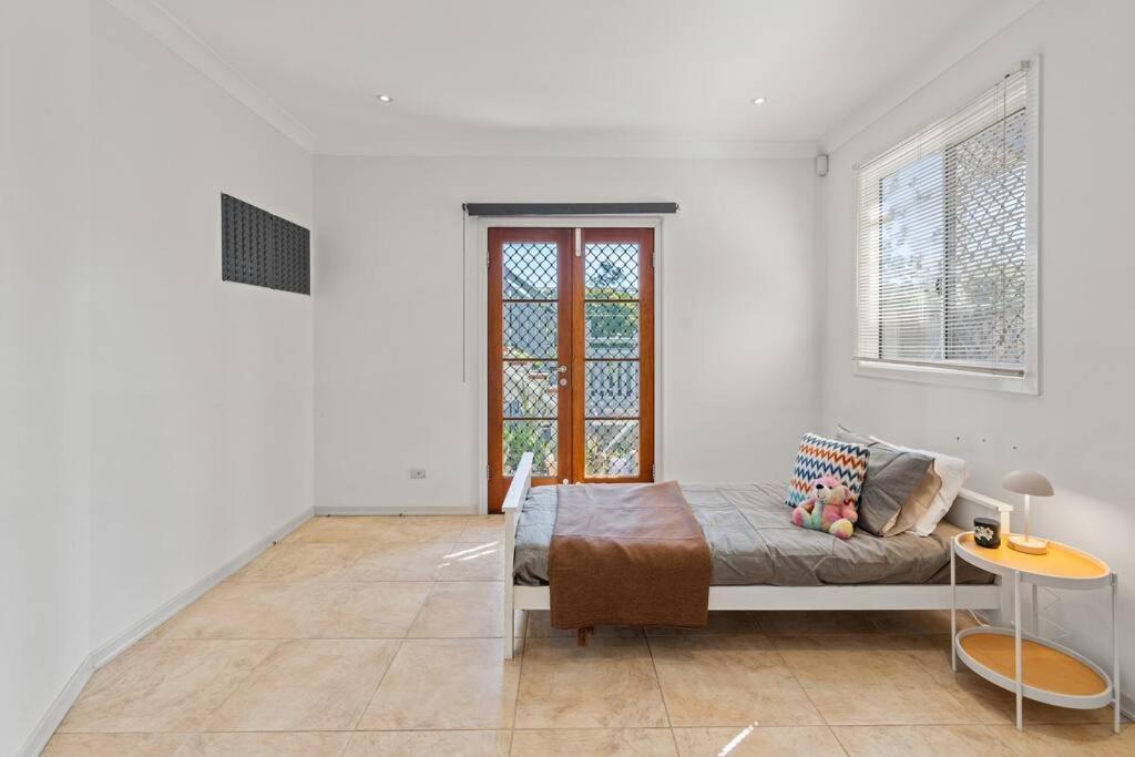 Holiday home Artistic Queenslander With Park Views - 5 Bedroom - Sleep 10 Brisbane