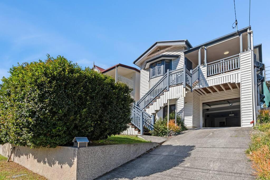 Artistic Queenslander With Park Views - 5 Bedroom - Sleep 10 * Brisbane