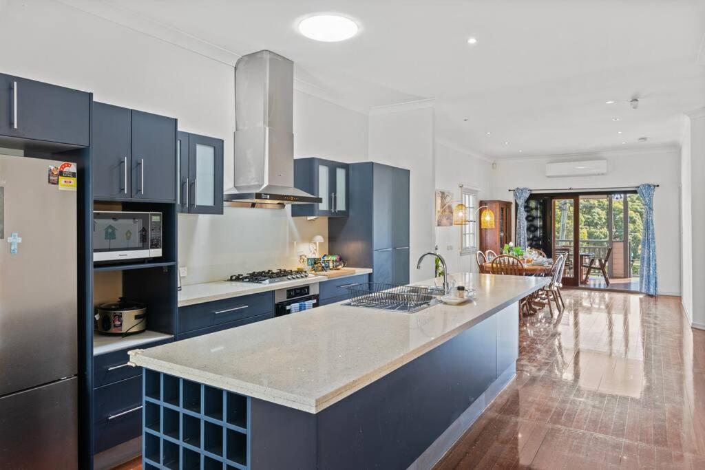 Holiday home Artistic Queenslander With Park Views - 5 Bedroom - Sleep 10