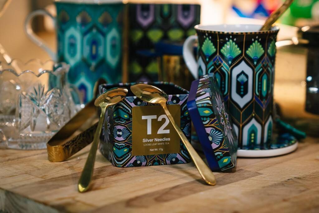 Holiday home Artistic Queenslander With Park Views - 5 Bedroom - Sleep 10 *