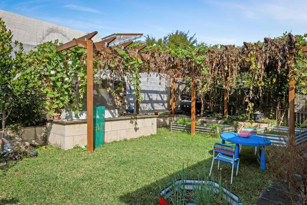 Holiday home Artistic Queenslander With Park Views - 5 Bedroom - Sleep 10