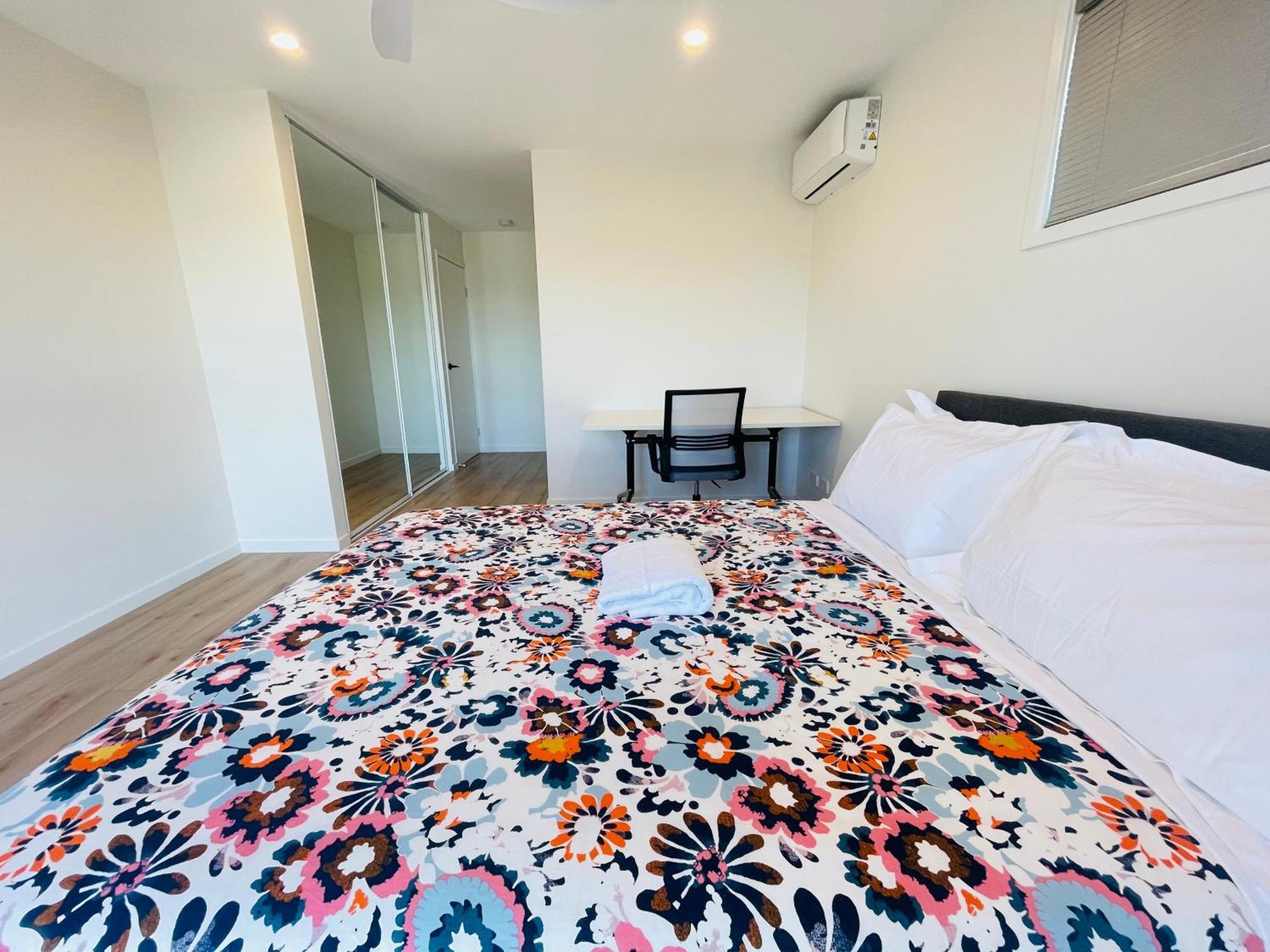 Guest house 262atroughton Brisbane