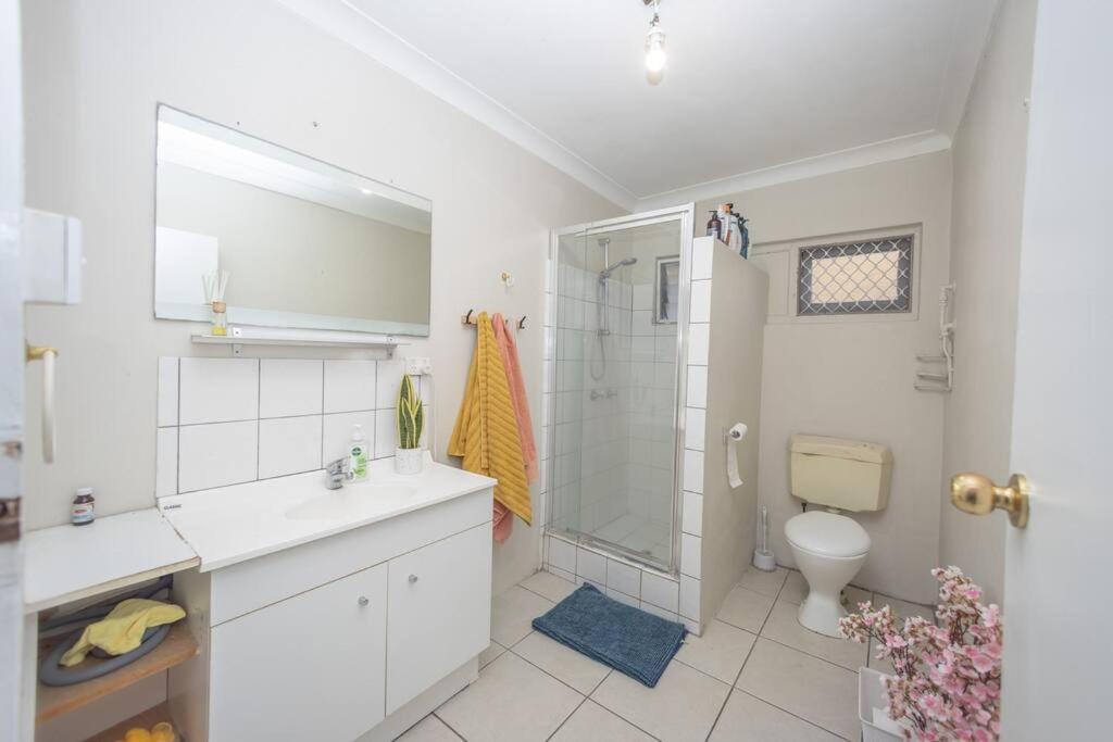 Queen Bedroom 4k Tv In Shared 2s *