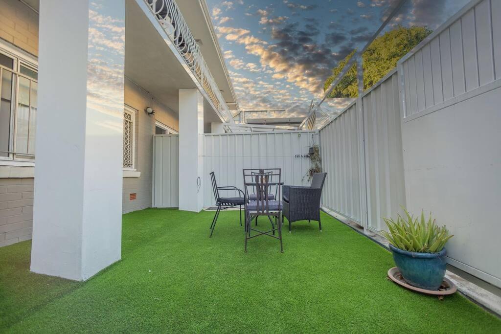 Queen Bedroom 4k Tv In Shared 2s Apartment