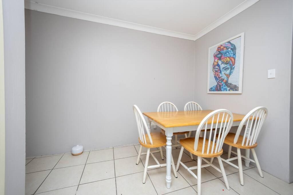 Queen Bedroom 4k Tv In Shared 2s * Brisbane