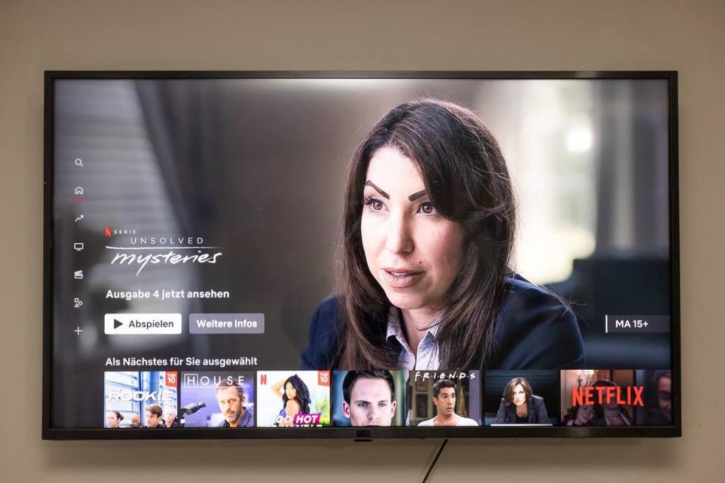 Queen Bedroom 4k Tv In Shared 2s Apartment *