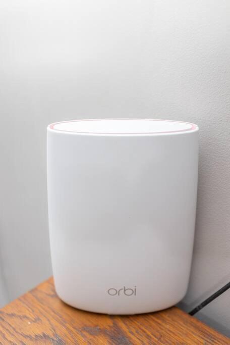 Queen Bedroom 4k Tv In Shared 2s Apartment Brisbane