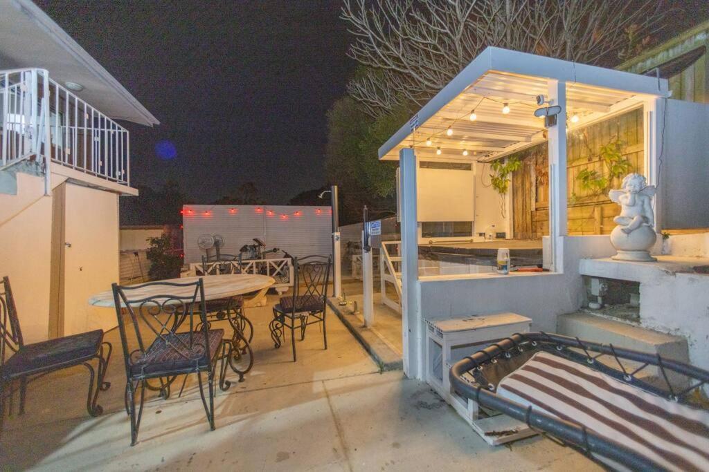 Queen Bedroom 4k Tv In Shared 2s