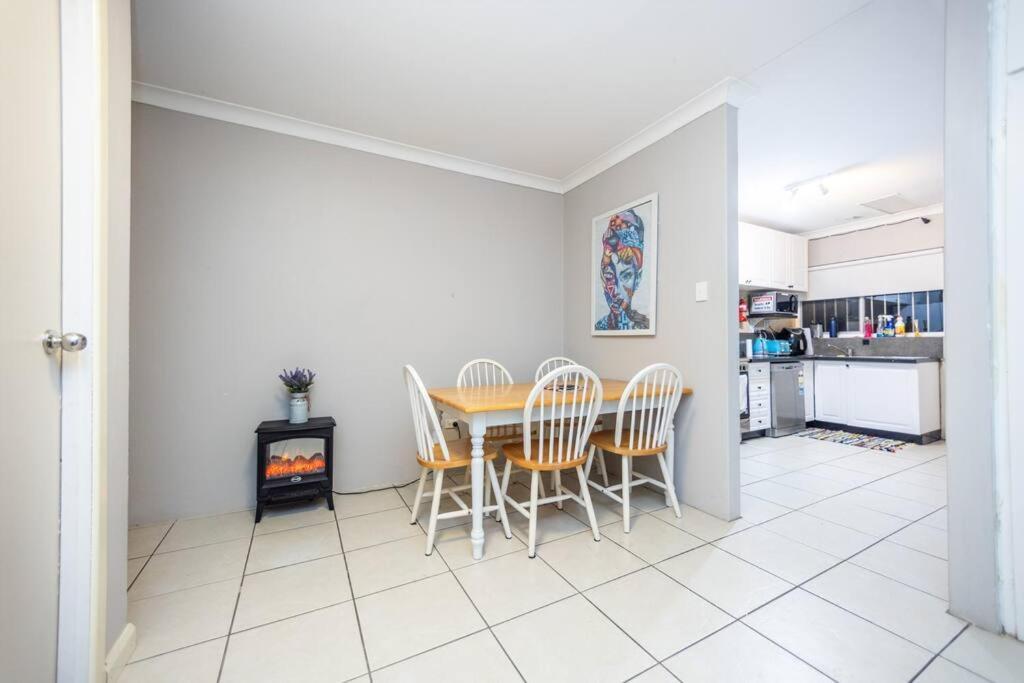 Queen Bedroom 4k Tv In Shared 2s Apartment