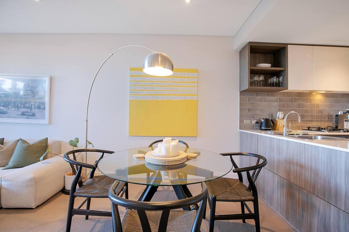 'urban Lushscape' Riverside Retreat In Newstead