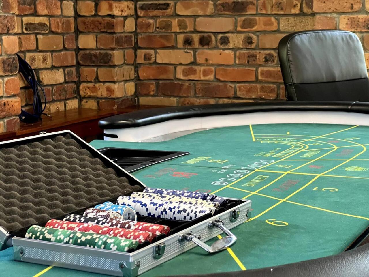 Charming In Sunnybank Close To Plaza With Pool Holiday home *