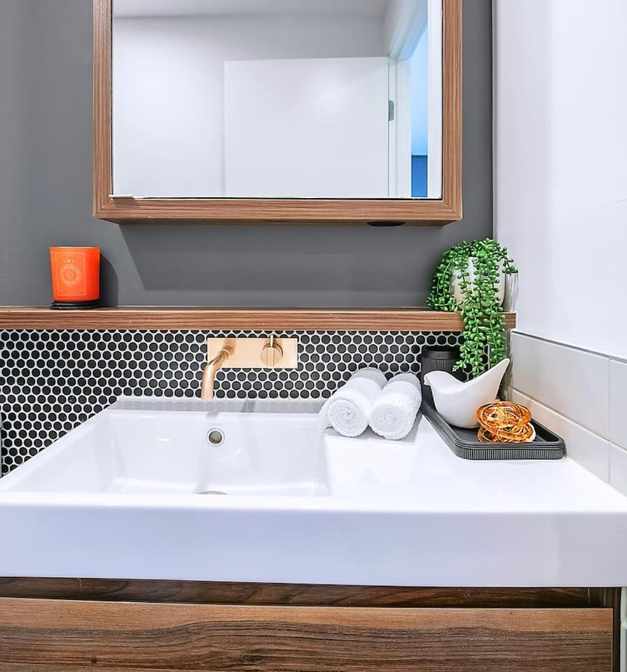 Above King With Rooftop Pool Deck Apartment Brisbane